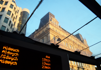 新彩官网智慧候车亭解决方案